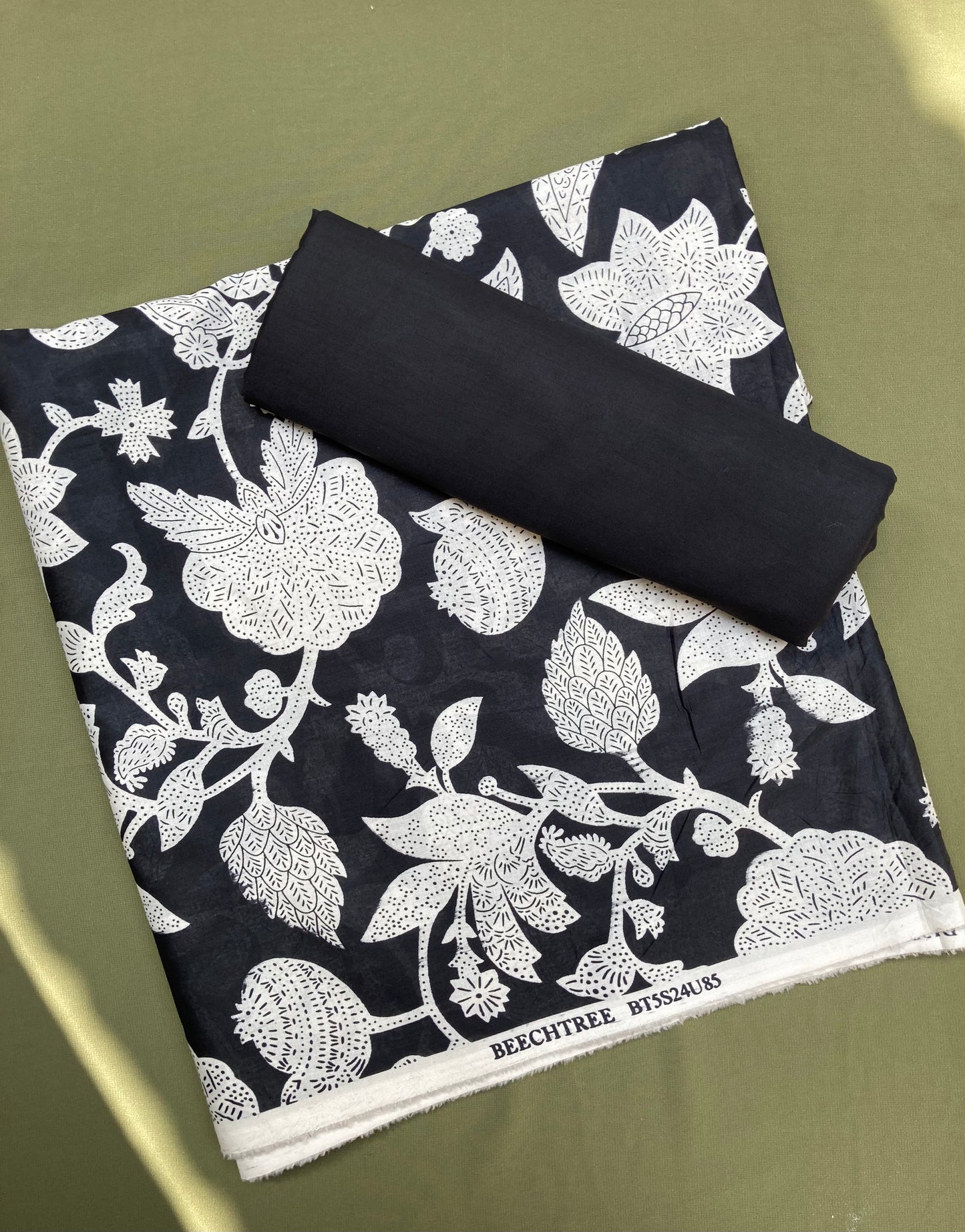 Beechtree 2-Piece Unstitched Lawn Suit