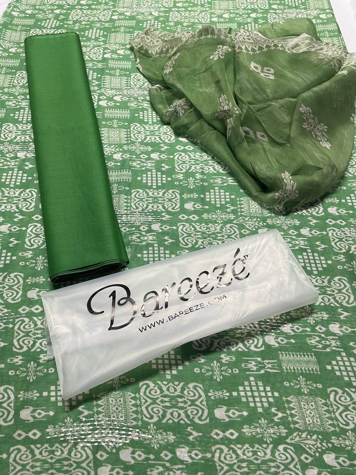 Bareeze Embroidered 3pc Suit with Printed Chiffon Dupatta - Design 25