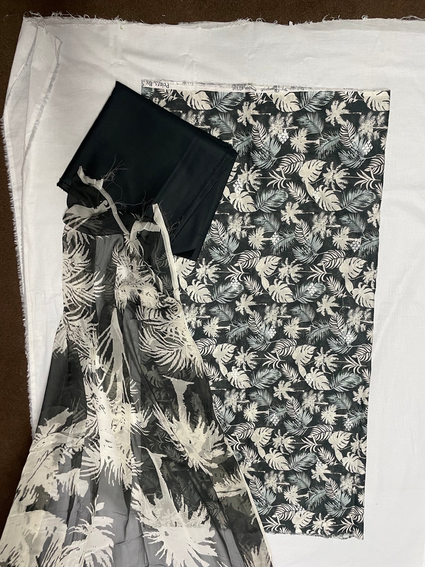 Bareeze Embroidered 3pc Suit with Printed Chiffon Dupatta - Design 26 - Unstitched 3Pc - wirsa fabric